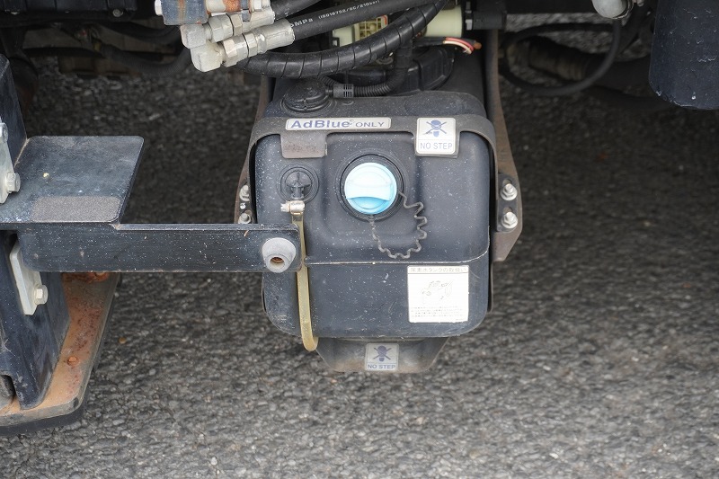 キャンター　高所作業車　アイチ製（ＳＢ１０Ａ）　最大地上高９．７ｍ　ＦＲＰバケット　バケット積載荷重２００ｋｇ　積載３００ｋｇ　工具入れ　ジョイスティックタイプ　アワーメーター：２１００ｈ　左電格ミラー　フォグランプ　通信工事仕様！ＡＴ車！16