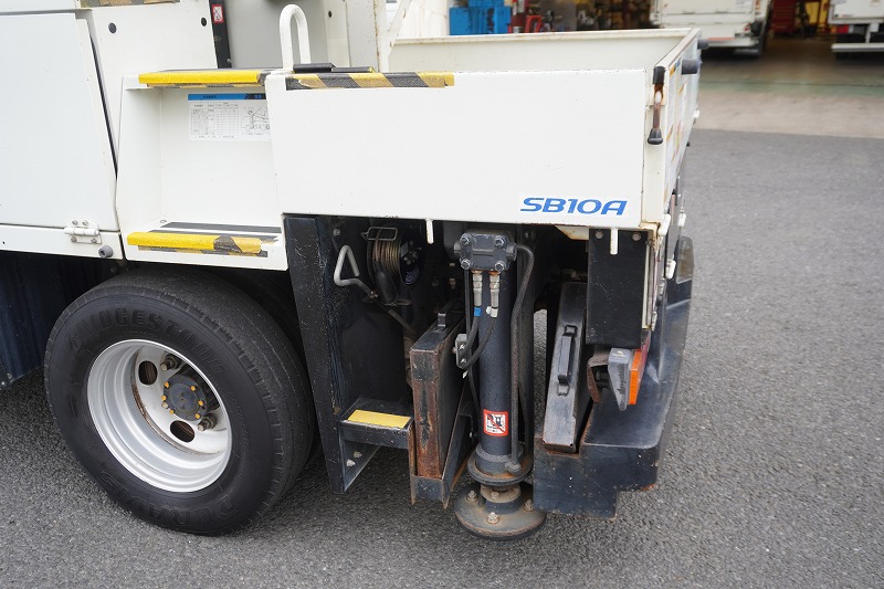 キャンター　高所作業車　アイチ製（ＳＢ１０Ａ）　最大地上高９．７ｍ　ＦＲＰバケット　バケット積載荷重２００ｋｇ　積載３００ｋｇ　工具入れ　ジョイスティックタイプ　アワーメーター：２１００ｈ　左電格ミラー　フォグランプ　通信工事仕様！ＡＴ車！17