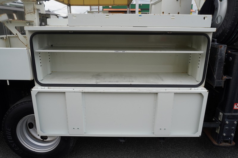 キャンター　高所作業車　アイチ製（ＳＢ１０Ａ）　最大地上高９．７ｍ　ＦＲＰバケット　バケット積載荷重２００ｋｇ　積載３００ｋｇ　工具入れ　ジョイスティックタイプ　アワーメーター：２１００ｈ　左電格ミラー　フォグランプ　通信工事仕様！ＡＴ車！21