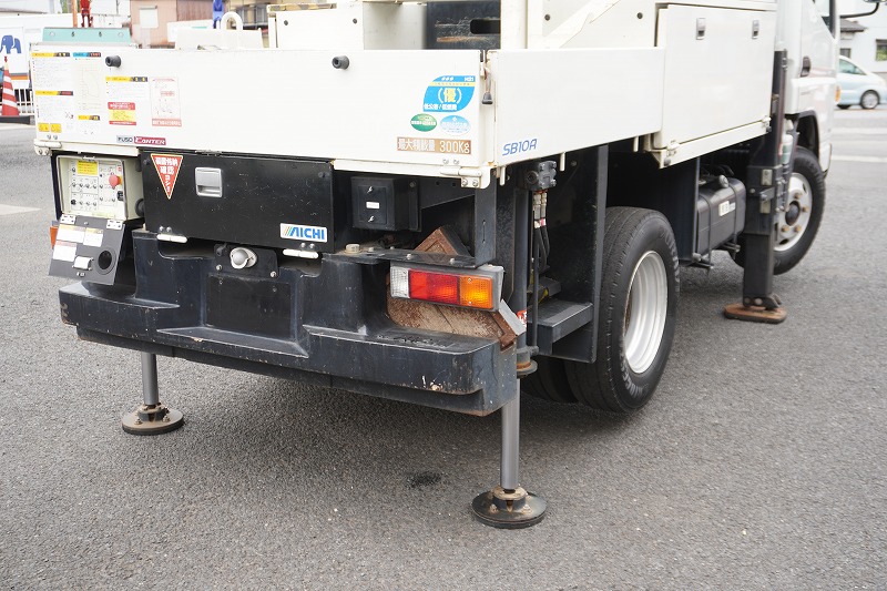 キャンター　高所作業車　アイチ製（ＳＢ１０Ａ）　最大地上高９．７ｍ　ＦＲＰバケット　バケット積載荷重２００ｋｇ　積載３００ｋｇ　工具入れ　ジョイスティックタイプ　アワーメーター：２１００ｈ　左電格ミラー　フォグランプ　通信工事仕様！ＡＴ車！30