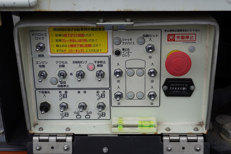 キャンター　高所作業車　アイチ製（ＳＢ１０Ａ）　最大地上高９．７ｍ　ＦＲＰバケット　バケット積載荷重２００ｋｇ　積載３００ｋｇ　工具入れ　ジョイスティックタイプ　アワーメーター：２１００ｈ　左電格ミラー　フォグランプ　通信工事仕様！ＡＴ車！32