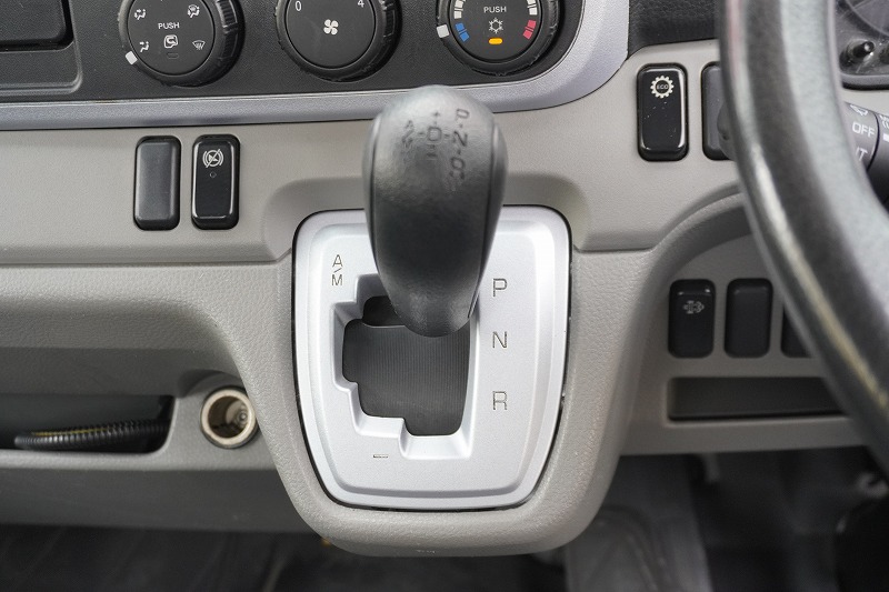 キャンター　高所作業車　アイチ製（ＳＢ１０Ａ）　最大地上高９．７ｍ　ＦＲＰバケット　バケット積載荷重２００ｋｇ　積載３００ｋｇ　工具入れ　ジョイスティックタイプ　アワーメーター：２１００ｈ　左電格ミラー　フォグランプ　通信工事仕様！ＡＴ車！35