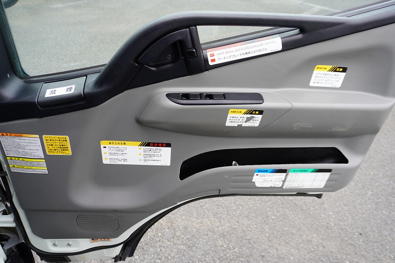 キャンター　高所作業車　アイチ製（ＳＢ１０Ａ）　最大地上高９．７ｍ　ＦＲＰバケット　バケット積載荷重２００ｋｇ　積載３００ｋｇ　工具入れ　ジョイスティックタイプ　アワーメーター：２１００ｈ　左電格ミラー　フォグランプ　通信工事仕様！ＡＴ車！38