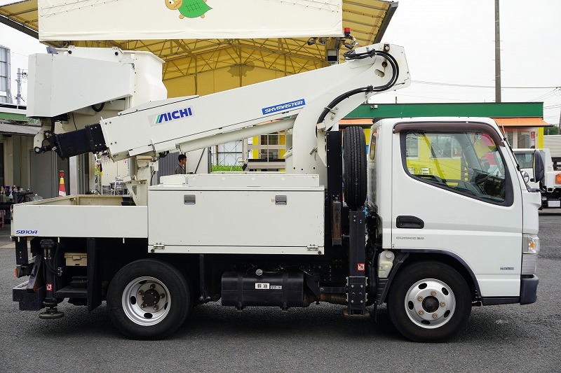キャンター　高所作業車　アイチ製（ＳＢ１０Ａ）　最大地上高９．７ｍ　ＦＲＰバケット　バケット積載荷重２００ｋｇ　積載３００ｋｇ　工具入れ　ジョイスティックタイプ　アワーメーター：２９３５ｈ　左電格ミラー　社外ナビ　バックカメラ　フォグランプ　通信工事仕様！ＡＴ車！3