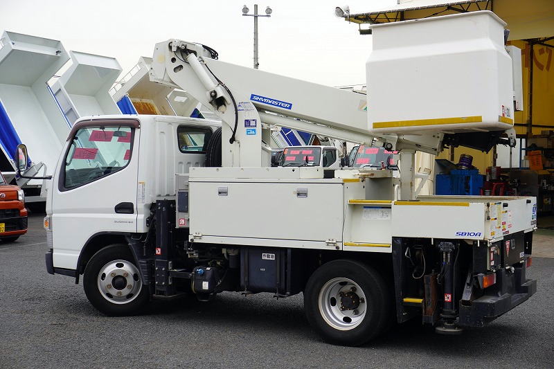キャンター　高所作業車　アイチ製（ＳＢ１０Ａ）　最大地上高９．７ｍ　ＦＲＰバケット　バケット積載荷重２００ｋｇ　積載３００ｋｇ　工具入れ　ジョイスティックタイプ　アワーメーター：２９３５ｈ　左電格ミラー　社外ナビ　バックカメラ　フォグランプ　通信工事仕様！ＡＴ車！5