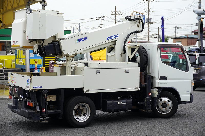 キャンター　高所作業車　アイチ製（ＳＢ１０Ａ）　最大地上高９．７ｍ　ＦＲＰバケット　バケット積載荷重２００ｋｇ　積載３００ｋｇ　工具入れ　ジョイスティックタイプ　アワーメーター：２９３５ｈ　左電格ミラー　社外ナビ　バックカメラ　フォグランプ　通信工事仕様！ＡＴ車！6