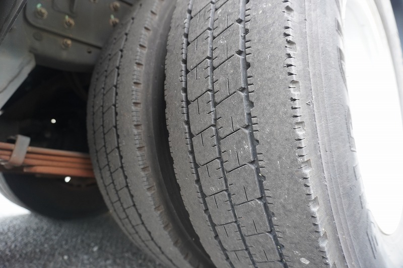 キャンター　高所作業車　アイチ製（ＳＢ１０Ａ）　最大地上高９．７ｍ　ＦＲＰバケット　バケット積載荷重２００ｋｇ　積載３００ｋｇ　工具入れ　ジョイスティックタイプ　アワーメーター：２９３５ｈ　左電格ミラー　社外ナビ　バックカメラ　フォグランプ　通信工事仕様！ＡＴ車！8
