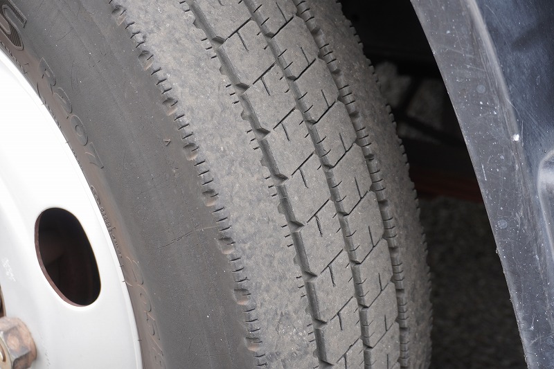 キャンター　高所作業車　アイチ製（ＳＢ１０Ａ）　最大地上高９．７ｍ　ＦＲＰバケット　バケット積載荷重２００ｋｇ　積載３００ｋｇ　工具入れ　ジョイスティックタイプ　アワーメーター：２９３５ｈ　左電格ミラー　社外ナビ　バックカメラ　フォグランプ　通信工事仕様！ＡＴ車！9