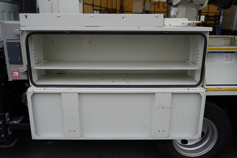 キャンター　高所作業車　アイチ製（ＳＢ１０Ａ）　最大地上高９．７ｍ　ＦＲＰバケット　バケット積載荷重２００ｋｇ　積載３００ｋｇ　工具入れ　ジョイスティックタイプ　アワーメーター：２９３５ｈ　左電格ミラー　社外ナビ　バックカメラ　フォグランプ　通信工事仕様！ＡＴ車！16