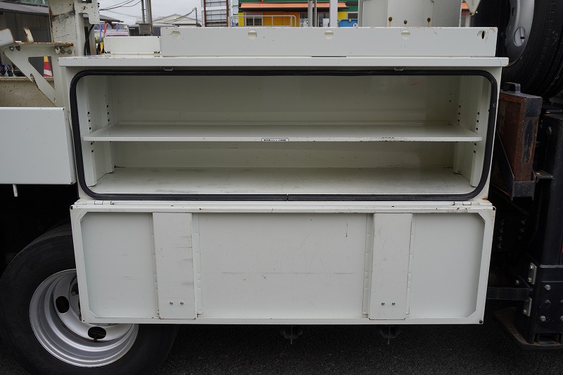 キャンター　高所作業車　アイチ製（ＳＢ１０Ａ）　最大地上高９．７ｍ　ＦＲＰバケット　バケット積載荷重２００ｋｇ　積載３００ｋｇ　工具入れ　ジョイスティックタイプ　アワーメーター：２９３５ｈ　左電格ミラー　社外ナビ　バックカメラ　フォグランプ　通信工事仕様！ＡＴ車！19