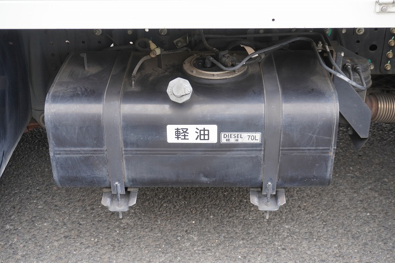 キャンター　高所作業車　アイチ製（ＳＢ１０Ａ）　最大地上高９．７ｍ　ＦＲＰバケット　バケット積載荷重２００ｋｇ　積載３００ｋｇ　工具入れ　ジョイスティックタイプ　アワーメーター：２９３５ｈ　左電格ミラー　社外ナビ　バックカメラ　フォグランプ　通信工事仕様！ＡＴ車！20