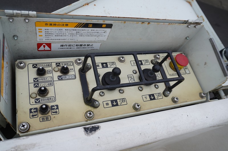 キャンター　高所作業車　アイチ製（ＳＢ１０Ａ）　最大地上高９．７ｍ　ＦＲＰバケット　バケット積載荷重２００ｋｇ　積載３００ｋｇ　工具入れ　ジョイスティックタイプ　アワーメーター：２９３５ｈ　左電格ミラー　社外ナビ　バックカメラ　フォグランプ　通信工事仕様！ＡＴ車！24