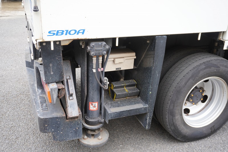 キャンター　高所作業車　アイチ製（ＳＢ１０Ａ）　最大地上高９．７ｍ　ＦＲＰバケット　バケット積載荷重２００ｋｇ　積載３００ｋｇ　工具入れ　ジョイスティックタイプ　アワーメーター：２９３５ｈ　左電格ミラー　社外ナビ　バックカメラ　フォグランプ　通信工事仕様！ＡＴ車！27