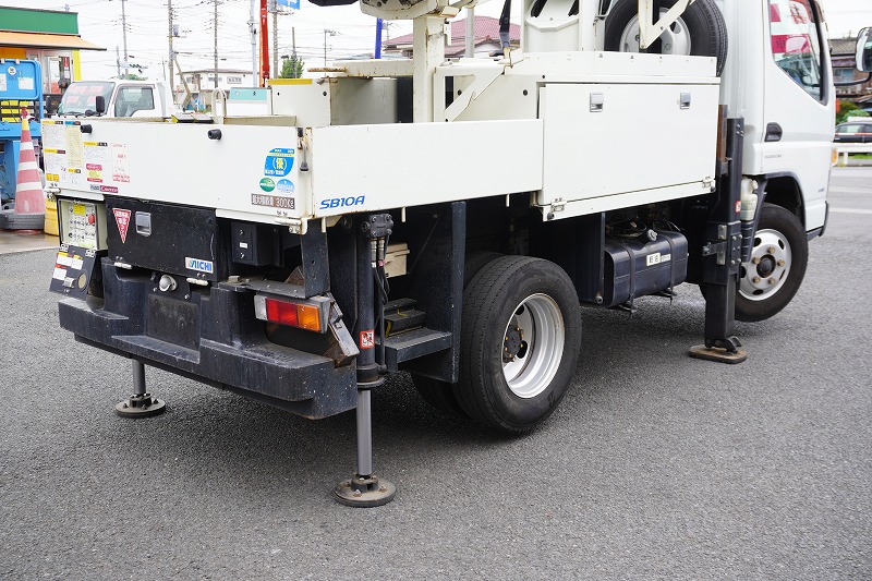 キャンター　高所作業車　アイチ製（ＳＢ１０Ａ）　最大地上高９．７ｍ　ＦＲＰバケット　バケット積載荷重２００ｋｇ　積載３００ｋｇ　工具入れ　ジョイスティックタイプ　アワーメーター：２９３５ｈ　左電格ミラー　社外ナビ　バックカメラ　フォグランプ　通信工事仕様！ＡＴ車！29