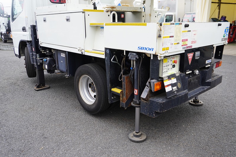 キャンター　高所作業車　アイチ製（ＳＢ１０Ａ）　最大地上高９．７ｍ　ＦＲＰバケット　バケット積載荷重２００ｋｇ　積載３００ｋｇ　工具入れ　ジョイスティックタイプ　アワーメーター：２９３５ｈ　左電格ミラー　社外ナビ　バックカメラ　フォグランプ　通信工事仕様！ＡＴ車！30