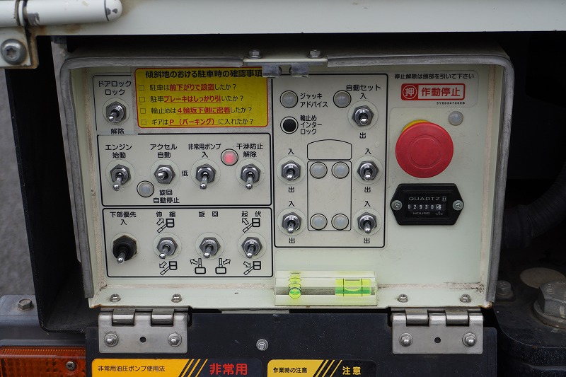 キャンター　高所作業車　アイチ製（ＳＢ１０Ａ）　最大地上高９．７ｍ　ＦＲＰバケット　バケット積載荷重２００ｋｇ　積載３００ｋｇ　工具入れ　ジョイスティックタイプ　アワーメーター：２９３５ｈ　左電格ミラー　社外ナビ　バックカメラ　フォグランプ　通信工事仕様！ＡＴ車！32