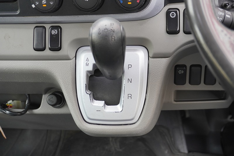 キャンター　高所作業車　アイチ製（ＳＢ１０Ａ）　最大地上高９．７ｍ　ＦＲＰバケット　バケット積載荷重２００ｋｇ　積載３００ｋｇ　工具入れ　ジョイスティックタイプ　アワーメーター：２９３５ｈ　左電格ミラー　社外ナビ　バックカメラ　フォグランプ　通信工事仕様！ＡＴ車！35