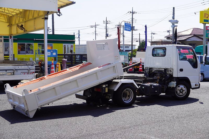 エルフ　「標準幅」　強化　ローダーダンプ　新明和製　三方開　積載３０００ｋｇ　手動コボレーン　ダンプピン　ＥＴＣ　左電格ミラー　坂道発進補助　キーレス　６速ＭＴ！フロント画像
