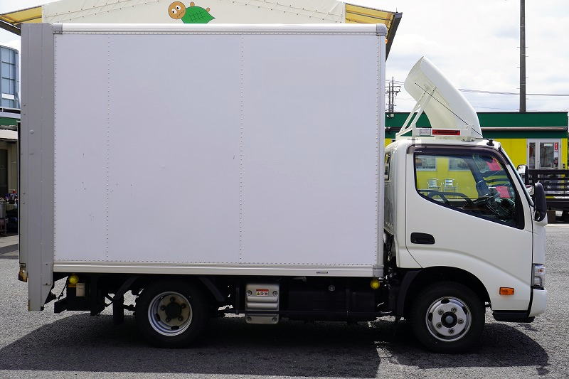 ダイナ　１０尺　パネルバン　積載２０００ｋｇ　サイドドア　跳ね上げ式　垂直パワーゲート　ラッシング２段　左電格ミラー　バックカメラ　社外ナビ　ＥＴＣ　ＬＥＤヘッドライト＆フォグランプ　スマートキー　クリアランスソナー　電動パーキングブレーキ　衝突軽減ブレーキ　車線逸脱警報　北村製　ＡＴ車！2