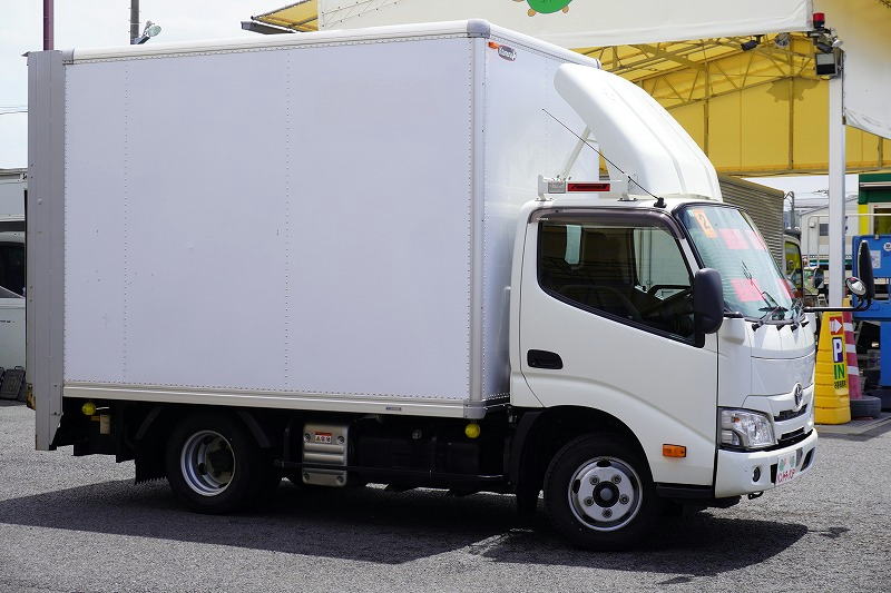 ダイナ　１０尺　パネルバン　積載２０００ｋｇ　サイドドア　跳ね上げ式　垂直パワーゲート　ラッシング２段　左電格ミラー　バックカメラ　社外ナビ　ＥＴＣ　ＬＥＤヘッドライト＆フォグランプ　スマートキー　クリアランスソナー　電動パーキングブレーキ　衝突軽減ブレーキ　車線逸脱警報　北村製　ＡＴ車！4