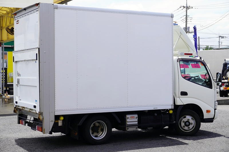 ダイナ　１０尺　パネルバン　積載２０００ｋｇ　サイドドア　跳ね上げ式　垂直パワーゲート　ラッシング２段　左電格ミラー　バックカメラ　社外ナビ　ＥＴＣ　ＬＥＤヘッドライト＆フォグランプ　スマートキー　クリアランスソナー　電動パーキングブレーキ　衝突軽減ブレーキ　車線逸脱警報　北村製　ＡＴ車！6