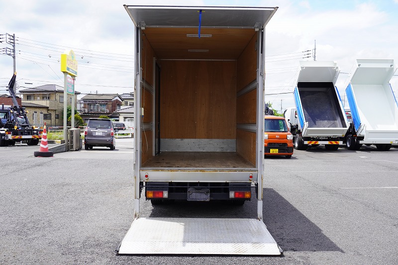 ダイナ　１０尺　パネルバン　積載２０００ｋｇ　サイドドア　跳ね上げ式　垂直パワーゲート　ラッシング２段　左電格ミラー　バックカメラ　社外ナビ　ＥＴＣ　ＬＥＤヘッドライト＆フォグランプ　スマートキー　クリアランスソナー　電動パーキングブレーキ　衝突軽減ブレーキ　車線逸脱警報　北村製　ＡＴ車！16