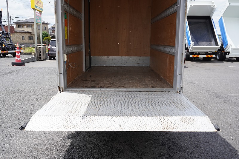 ダイナ　１０尺　パネルバン　積載２０００ｋｇ　サイドドア　跳ね上げ式　垂直パワーゲート　ラッシング２段　左電格ミラー　バックカメラ　社外ナビ　ＥＴＣ　ＬＥＤヘッドライト＆フォグランプ　スマートキー　クリアランスソナー　電動パーキングブレーキ　衝突軽減ブレーキ　車線逸脱警報　北村製　ＡＴ車！25