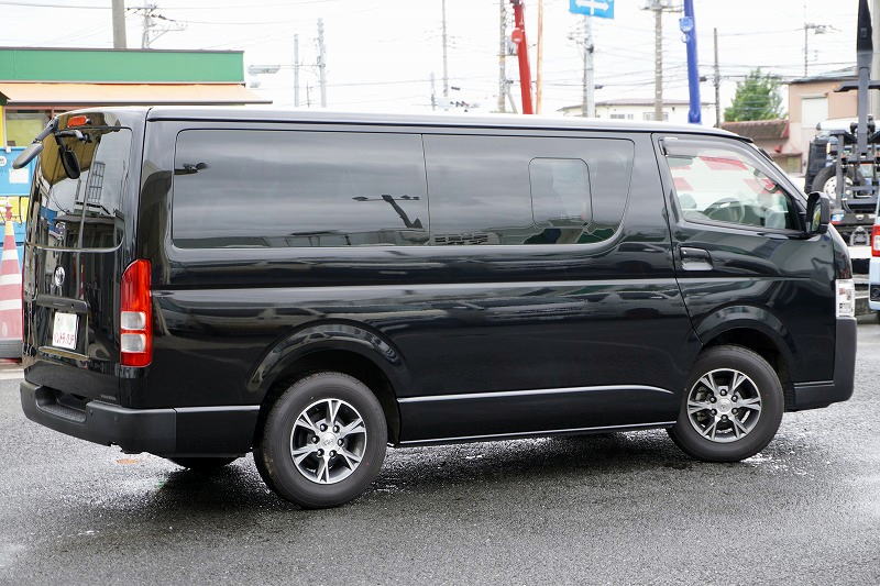 ハイエース　ロング　ＤＸ　４ドア　ガソリン車　３～９人乗り　ダブルエアコン　リアヒーター　アルミホイール　純正ナビ　ワンセグＴＶ　ＥＴＣ　バックカメラ　クリアランスソナー　電格ミラー　小窓　ＬＥＤヘッドライト　ＡＣ１００Ｖ　キーレス　衝突軽減ブレーキ　車線逸脱警報　ワンオーナー　ＡＴ車　高年式！低走行！！6