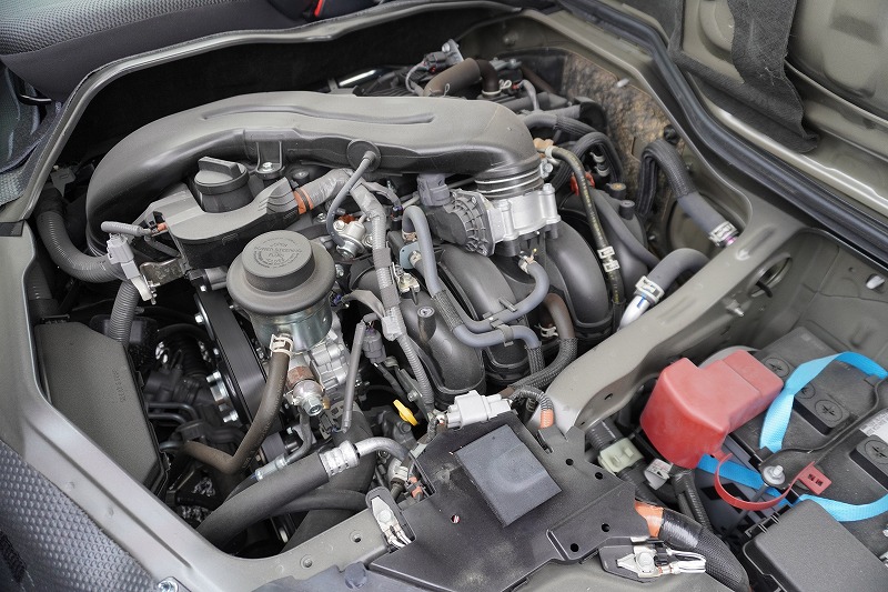 ハイエース　ロング　ＤＸ　４ドア　ガソリン車　３～９人乗り　ダブルエアコン　リアヒーター　アルミホイール　純正ナビ　ワンセグＴＶ　ＥＴＣ　バックカメラ　クリアランスソナー　電格ミラー　小窓　ＬＥＤヘッドライト　ＡＣ１００Ｖ　キーレス　衝突軽減ブレーキ　車線逸脱警報　ワンオーナー　ＡＴ車　高年式！低走行！！14