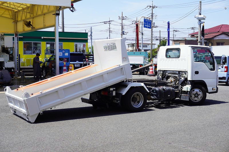 エルフ　「標準幅」　強化　ローダーダンプ　新明和製　三方開　積載３０００ｋｇ　手動コボレーン　ダンプピン　ＥＴＣ　左電格ミラー　坂道発進補助　キーレス　６速ＭＴ！フロント画像
