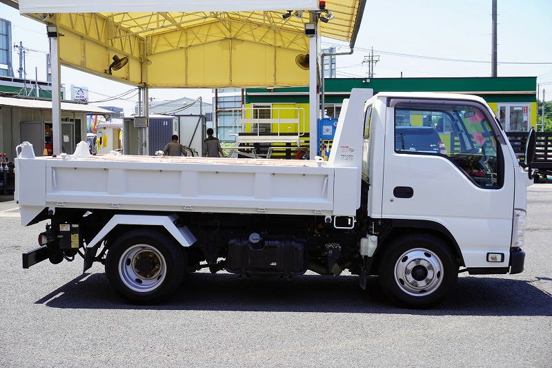エルフ　「標準幅」　強化　ローダーダンプ　新明和製　三方開　積載３０００ｋｇ　手動コボレーン　ダンプピン　ＥＴＣ　左電格ミラー　ＡＴ車！3
