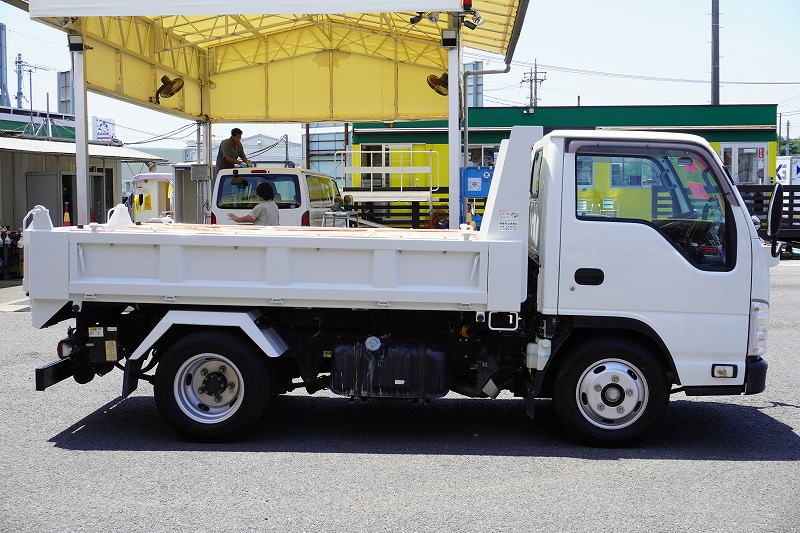 エルフ　「標準幅」　強化　ローダーダンプ　新明和製　三方開　積載３０００ｋｇ　手動コボレーン　ダンプピン　ＥＴＣ　６速ＭＴ！3
