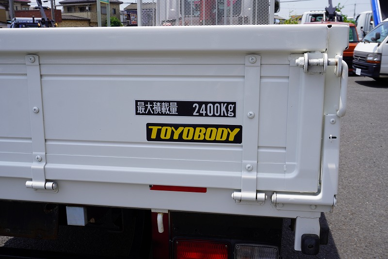 レンジャー　４トン　「標準幅　ベッド付き」　４段クレーン　積載２４００ｋｇ　古河ユニック製　ラジコン　フックイン　２．９３ｔ吊　５．５ｍ長　床フック４対　セイコーラック　鳥居金網張り＆下部鉄板張り　坂道発進補助　ＥＴＣ　６速ＭＴ！低走行！19