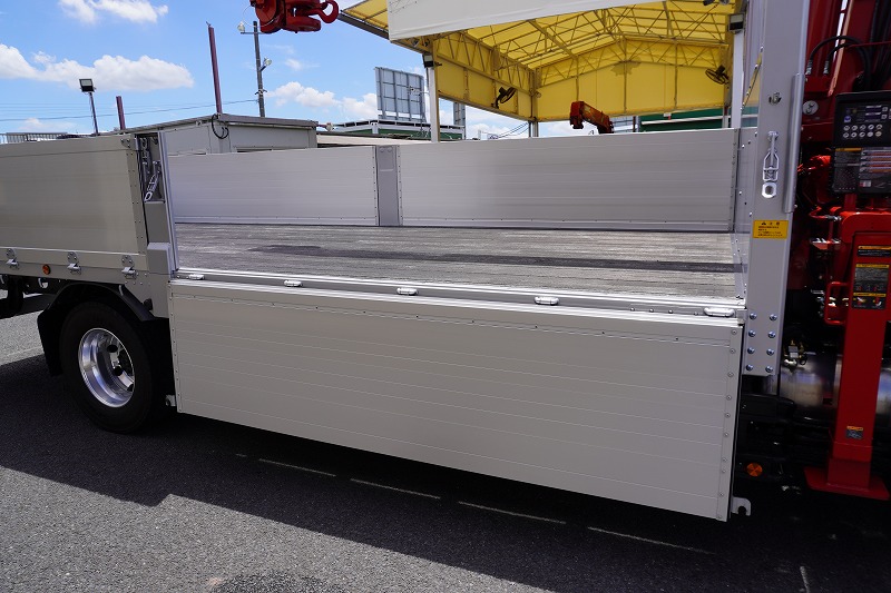 （未使用）　ファイター　増トン　「ワイド　ベッド付き」　５段クレーン　積載７２００ｋｇ　古河ユニック製　６ｍ長　アルミブロック　五方開　ラジコン　フックイン　２．９３ｔ吊　差し違いアウトリガー　坂道発進補助　アルミホイール　衝突軽減ブレーキ　車線逸脱警報　６速ＭＴ！　車検「Ｒ８年２月まで！」20