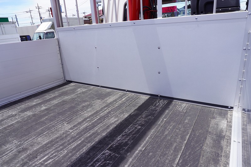（未使用）　ファイター　増トン　「ワイド　ベッド付き」　５段クレーン　積載７２００ｋｇ　古河ユニック製　６ｍ長　アルミブロック　五方開　ラジコン　フックイン　２．９３ｔ吊　差し違いアウトリガー　坂道発進補助　アルミホイール　衝突軽減ブレーキ　車線逸脱警報　６速ＭＴ！　車検「Ｒ８年２月まで！」21