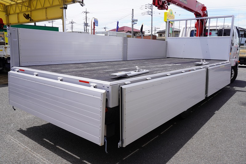 （未使用）　ファイター　増トン　「ワイド　ベッド付き」　５段クレーン　積載７２００ｋｇ　古河ユニック製　６ｍ長　アルミブロック　五方開　ラジコン　フックイン　２．９３ｔ吊　差し違いアウトリガー　坂道発進補助　アルミホイール　衝突軽減ブレーキ　車線逸脱警報　６速ＭＴ！　車検「Ｒ８年２月まで！」22