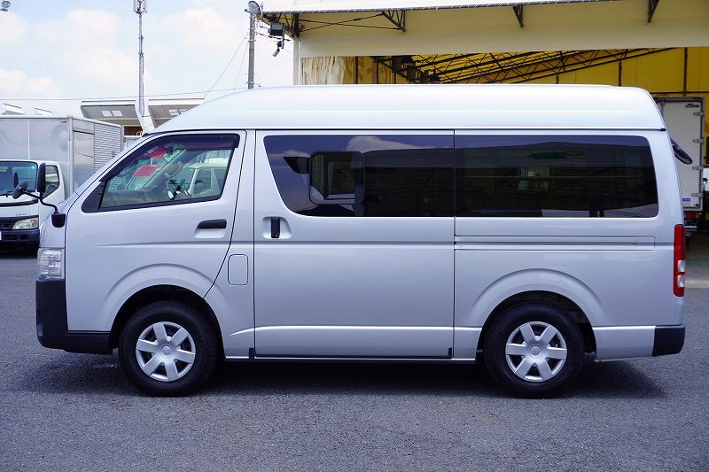 ハイエース　ロング　ＤＸ　５ドア　「ハイルーフ　４ＷＤ」　ディーゼル車　３人乗り　和光工業製パワーゲート　荷台板張り　荷室加工有り　ラッシング１段　セパレーターカーテン　社外ナビ　バックカメラ　ＥＴＣ　キーレス　小窓　ＡＴ車！1