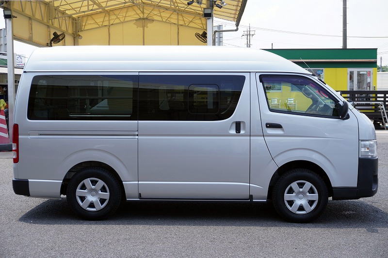 ハイエース　ロング　ＤＸ　５ドア　「ハイルーフ　４ＷＤ」　ディーゼル車　３人乗り　和光工業製パワーゲート　荷台板張り　荷室加工有り　ラッシング１段　セパレーターカーテン　社外ナビ　バックカメラ　ＥＴＣ　キーレス　小窓　ＡＴ車！3