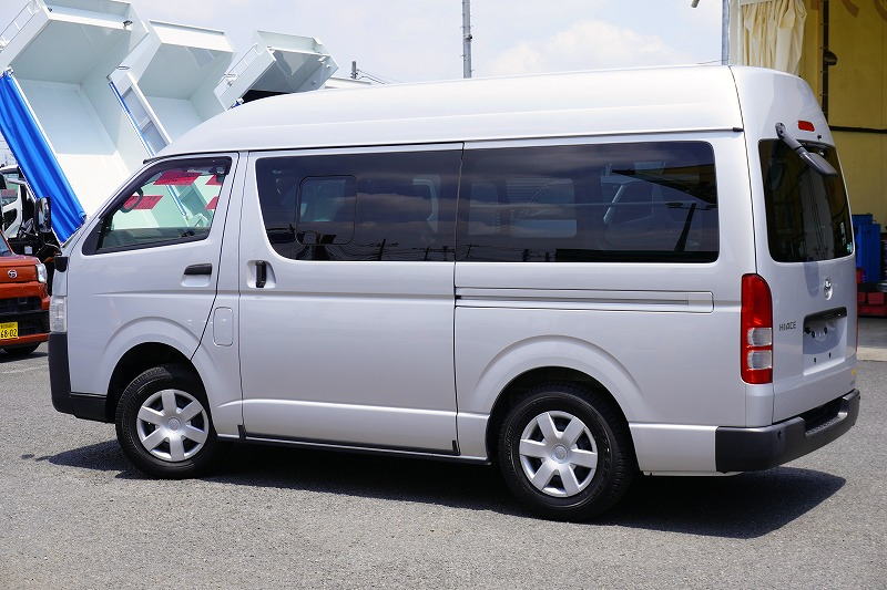 ハイエース　ロング　ＤＸ　５ドア　「ハイルーフ　４ＷＤ」　ディーゼル車　３人乗り　和光工業製パワーゲート　荷台板張り　荷室加工有り　ラッシング１段　セパレーターカーテン　社外ナビ　バックカメラ　ＥＴＣ　キーレス　小窓　ＡＴ車！5