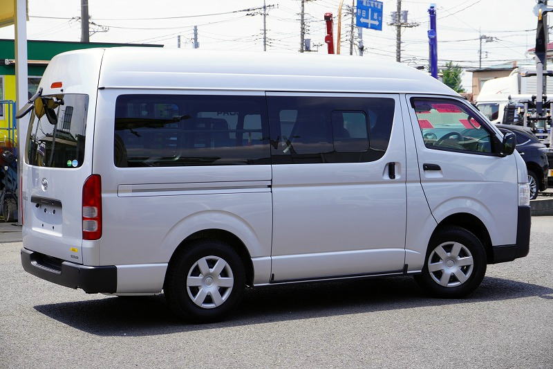ハイエース　ロング　ＤＸ　５ドア　「ハイルーフ　４ＷＤ」　ディーゼル車　３人乗り　和光工業製パワーゲート　荷台板張り　荷室加工有り　ラッシング１段　セパレーターカーテン　社外ナビ　バックカメラ　ＥＴＣ　キーレス　小窓　ＡＴ車！6