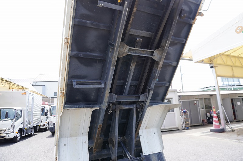 エルフ　「標準幅」　強化　ローダーダンプ　新明和製　三方開　積載３０００ｋｇ　スライド用ラジコン　ダンプピン　ＥＴＣ　坂道発進補助　キーレス　６速ＭＴ！26
