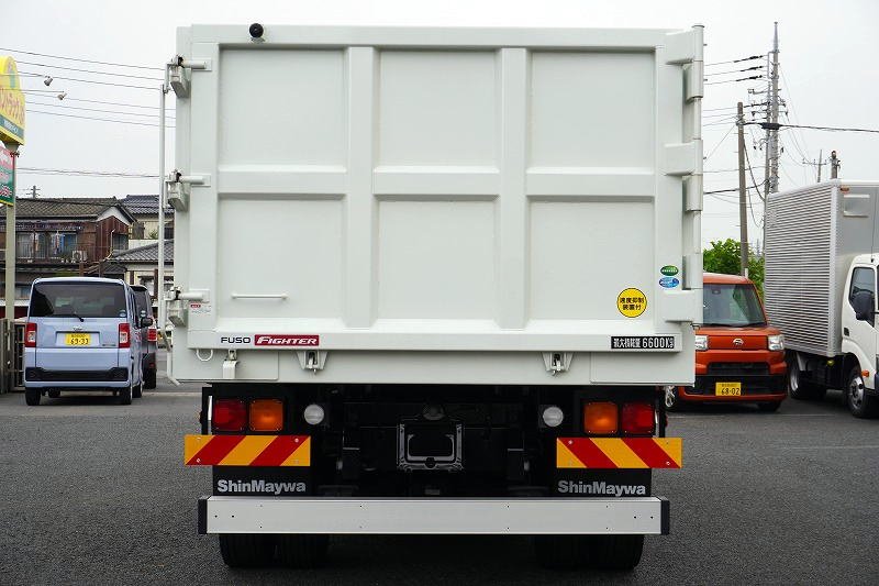 （未使用）　ファイター　増トン　「ベッド付き　土砂禁止」　深ダンプ　新明和製　一方開　積載６６００ｋｇ　リア片開き扉　鳥居シートデッキ＆ラダー　坂道発進補助　ＥＴＣ２．０　衝突軽減ブレーキ　車線逸脱警報　オートエアコン　メッキパーツ　６速ＭＴ！　車検「Ｒ７年８月まで！」2