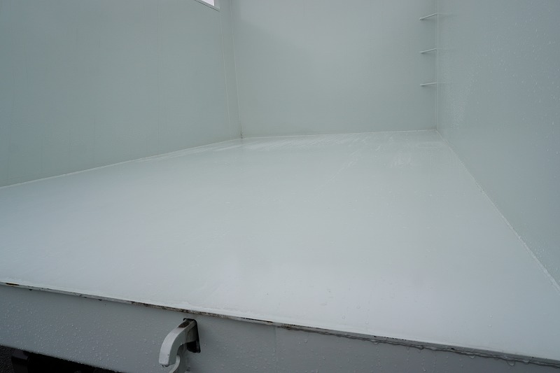 （未使用）　ファイター　増トン　「ベッド付き　土砂禁止」　深ダンプ　新明和製　一方開　積載６６００ｋｇ　リア片開き扉　鳥居シートデッキ＆ラダー　坂道発進補助　ＥＴＣ２．０　衝突軽減ブレーキ　車線逸脱警報　オートエアコン　メッキパーツ　６速ＭＴ！　車検「Ｒ７年８月まで！」24