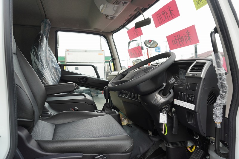 （未使用）　ファイター　増トン　「ベッド付き　土砂禁止」　深ダンプ　新明和製　一方開　積載６６００ｋｇ　リア片開き扉　鳥居シートデッキ＆ラダー　坂道発進補助　ＥＴＣ２．０　衝突軽減ブレーキ　車線逸脱警報　オートエアコン　メッキパーツ　６速ＭＴ！　車検「Ｒ７年８月まで！」34