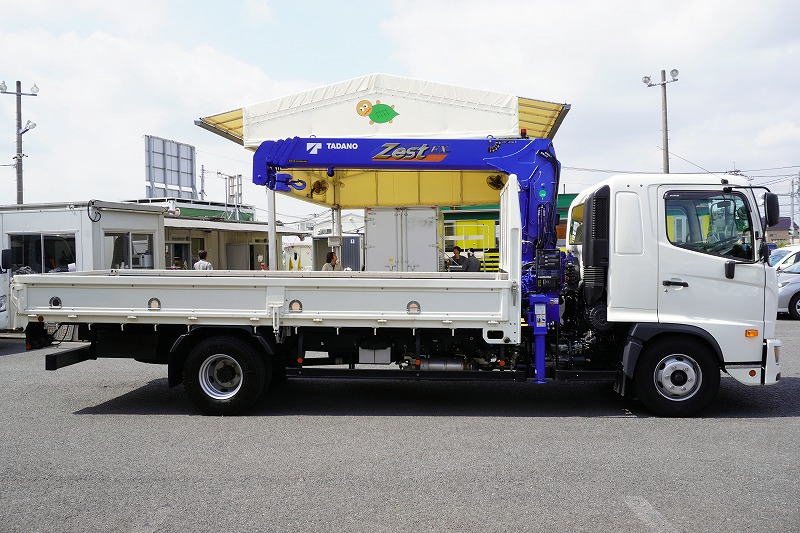 レンジャー　４トン　「標準幅　ベッド付き　ショート」　４段クレーン　積載２１００ｋｇ　タダノ製　５．１ｍ長　ラジコン　フックイン　２．９３ｔ吊　セイコーラック　ロープ穴４対　ＬＥＤヘッドライト＆フォグランプ　坂道発進補助　オートエアコン　ＥＴＣ２．０　衝突軽減ブレーキ　車線逸脱警報　６速ＭＴ！高年式！低走行！！　車検「Ｒ８年４月まで！」2