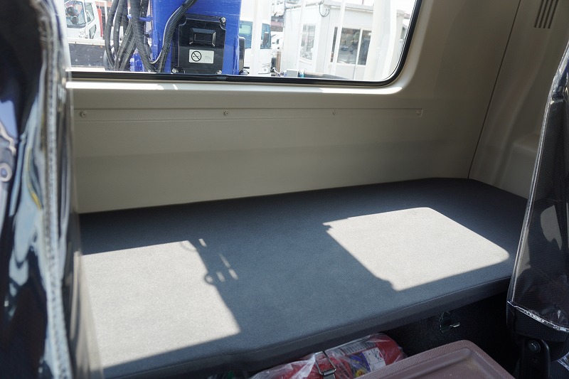 レンジャー　４トン　「標準幅　ベッド付き　ショート」　４段クレーン　積載２１００ｋｇ　タダノ製　５．１ｍ長　ラジコン　フックイン　２．９３ｔ吊　セイコーラック　ロープ穴４対　ＬＥＤヘッドライト＆フォグランプ　坂道発進補助　オートエアコン　ＥＴＣ２．０　衝突軽減ブレーキ　車線逸脱警報　６速ＭＴ！高年式！低走行！！　車検「Ｒ８年４月まで！」30