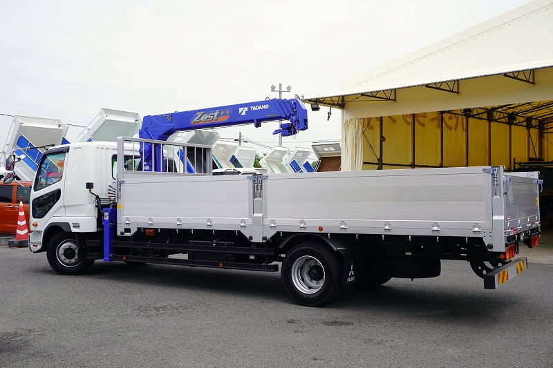 （未使用）　ファイター　増トン　「ワイド　ベッド付き」　４段クレーン　積載７５００ｋｇ　タダノ製　６ｍ長　アルミブロック　五方開　ラジコン　フックイン　２．９３ｔ吊　角足　差し違いアウトリガー　坂道発進補助　ＥＴＣ２．０　メッキパーツ　オートエアコン　リーフサス　６速ＭＴ！3