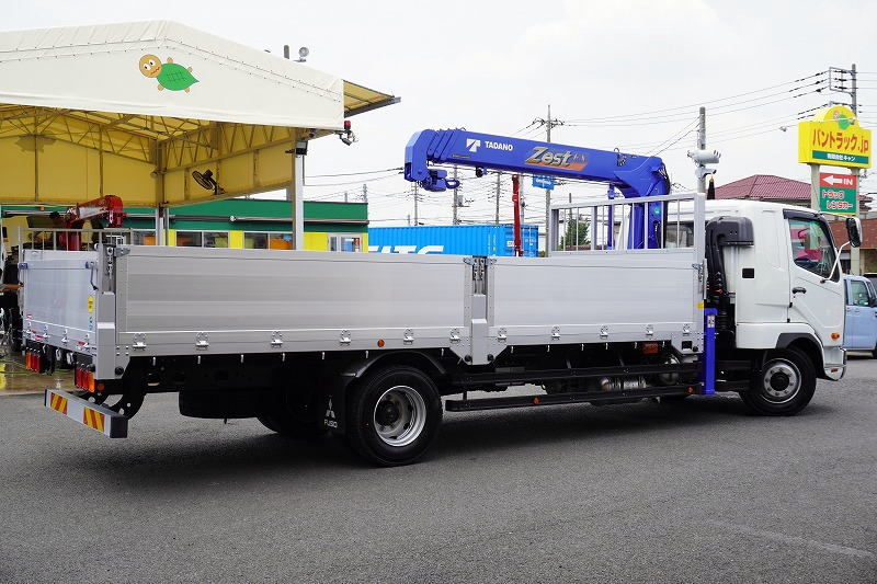 （未使用）　ファイター　増トン　「ワイド　ベッド付き」　４段クレーン　積載７５００ｋｇ　タダノ製　６ｍ長　アルミブロック　五方開　ラジコン　フックイン　２．９３ｔ吊　角足　差し違いアウトリガー　坂道発進補助　ＥＴＣ２．０　メッキパーツ　オートエアコン　リーフサス　６速ＭＴ！6