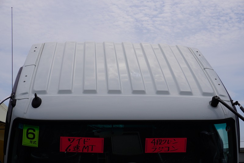 （未使用）　ファイター　増トン　「ワイド　ベッド付き」　４段クレーン　積載７５００ｋｇ　タダノ製　６ｍ長　アルミブロック　五方開　ラジコン　フックイン　２．９３ｔ吊　角足　差し違いアウトリガー　坂道発進補助　ＥＴＣ２．０　メッキパーツ　オートエアコン　リーフサス　６速ＭＴ！11