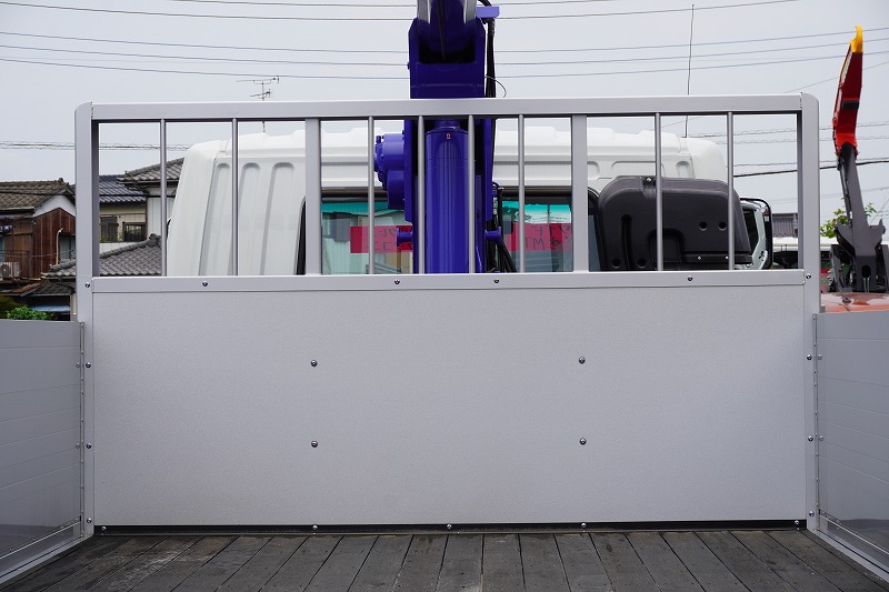 （未使用）　ファイター　増トン　「ワイド　ベッド付き」　４段クレーン　積載７５００ｋｇ　タダノ製　６ｍ長　アルミブロック　五方開　ラジコン　フックイン　２．９３ｔ吊　角足　差し違いアウトリガー　坂道発進補助　ＥＴＣ２．０　メッキパーツ　オートエアコン　リーフサス　６速ＭＴ！16